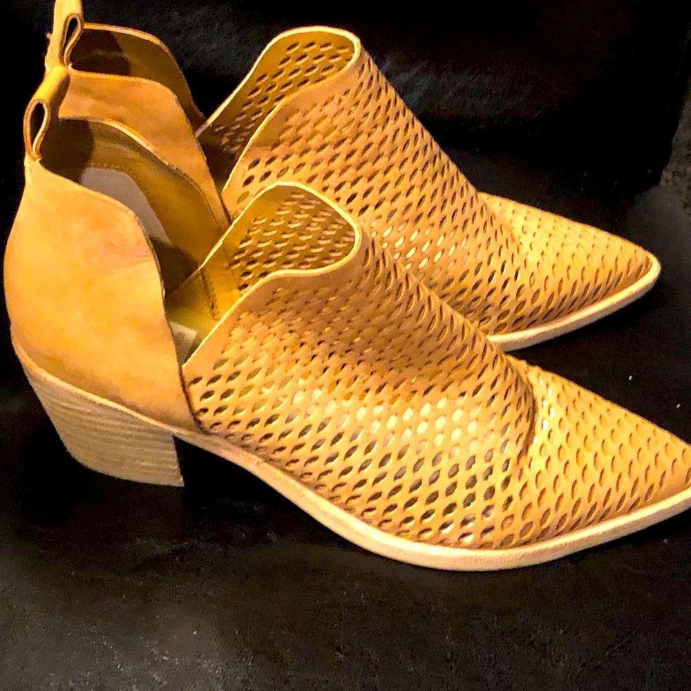 Dolce Vita Tauris Tan Leather Perforated Boots Size 7.5